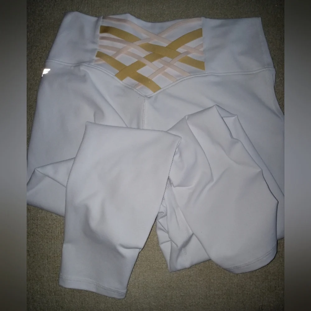 Fabletics,Trendy, Powder hold, 7/8 leggings, size medium, color white - Picture 4 of 7